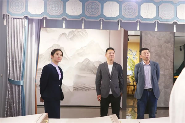 紹興市經信局副局長調研指導紅寶石墻布窗簾數(shù)字化智能制造升級