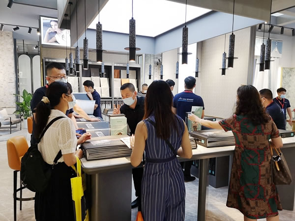 2021中國建博會（廣州）丨艾是·布家居孟繁波：打造墻布窗簾數(shù)字化門店