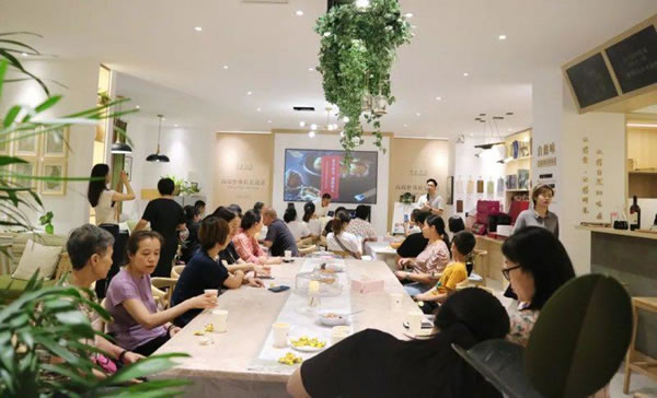 英倫美家墻紙感恩回饋 共同歡度團(tuán)圓時(shí)刻