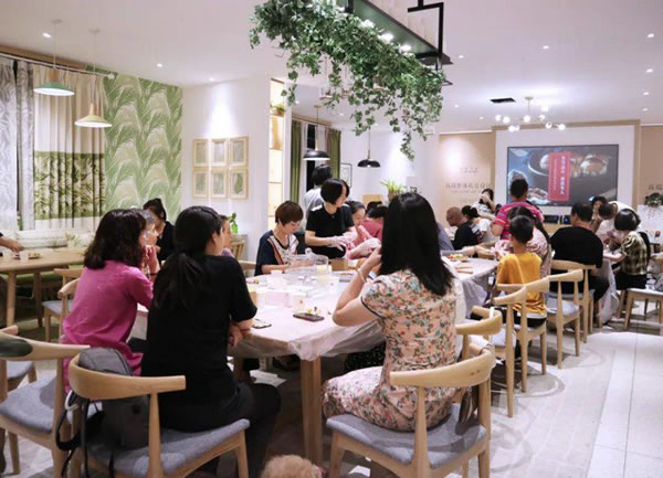 英倫美家墻紙感恩回饋 共同歡度團(tuán)圓時(shí)刻