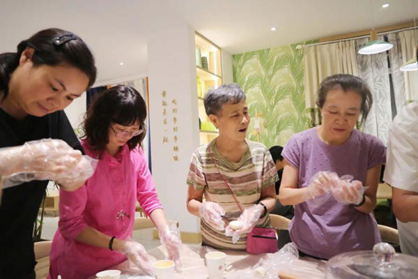 英倫美家墻紙感恩回饋 共同歡度團(tuán)圓時(shí)刻