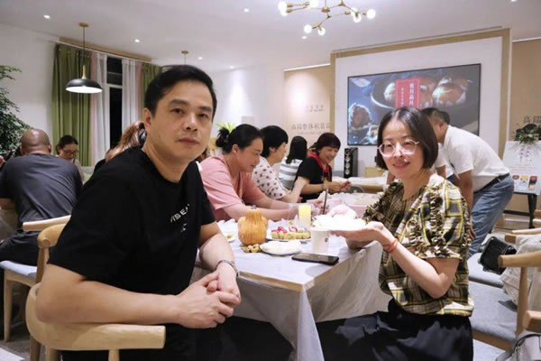 英倫美家墻紙感恩回饋 共同歡度團(tuán)圓時(shí)刻