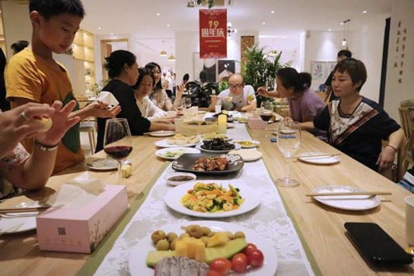 英倫美家墻紙感恩回饋 共同歡度團(tuán)圓時(shí)刻