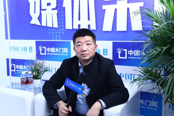 艾迪生木門周慶來(lái)