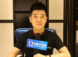 張亞男：開(kāi)開(kāi)木門(mén)逆勢(shì)上揚(yáng)，帶兩大系列產(chǎn)品亮相廣州建博會(huì)