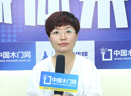  2021臨沂門博會中國木門網(wǎng)專訪域王木門強(qiáng)靜娜